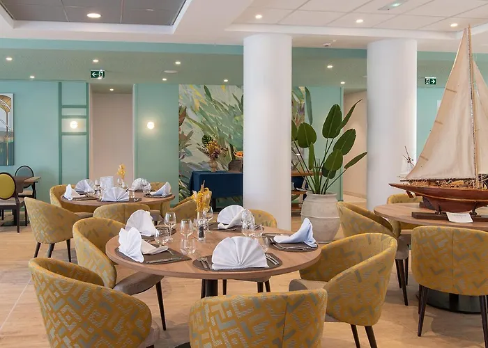 Appart hôtel Résidence Services Seniors Domitys Les Eaux Vives 4*