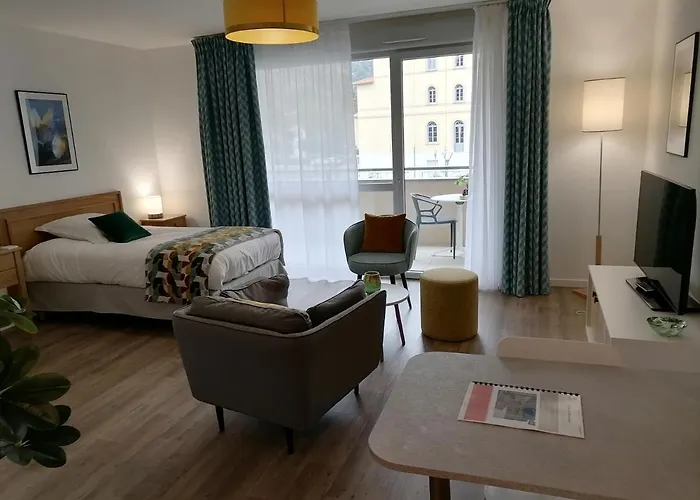 Appart hôtel Résidence Services Seniors Domitys Les Eaux Vives 4*