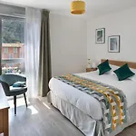 Services Seniors Domitys Les Eaux Vives 아파트호텔