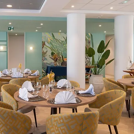 Aparthotel Services Seniors Domitys Les Eaux Vives 4*