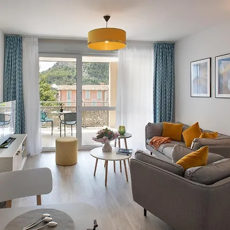 Aparthotel Services Seniors Domitys Les Eaux Vives